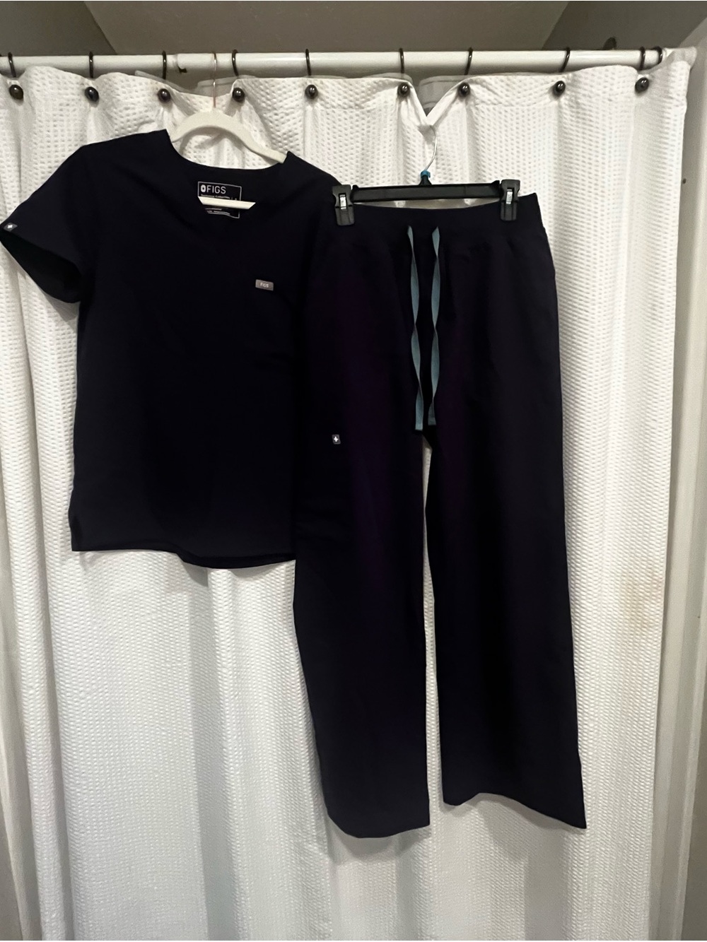 FIGS Women's plum purple wide leg Drawstring Scrub Pants and top